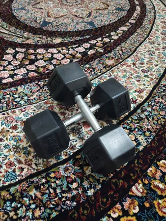 دمبل بدنسازی مدل شش‌ضلعی وزن 10 کیلوگرمی بسته دو عددی