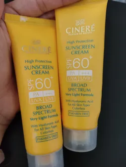 کرم ضدآفتاب بی‌رنگ سینره مدل SPF60 مناسب انواع پوست، حجم 50 میلی‌لیتر