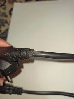 کابل برق سه پین آداپتور لپ تاپ به طول 1.5 متر