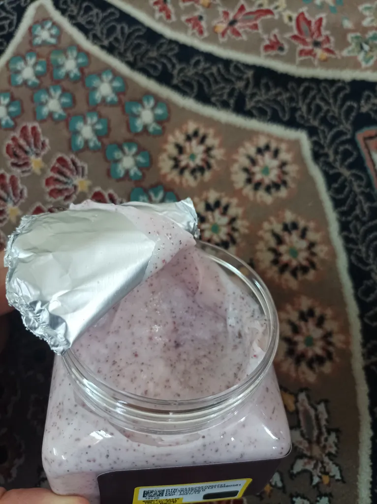 اسکراب لایه بردار پوست مکس لیدی مدل رز حجم 300 میلی لیتر