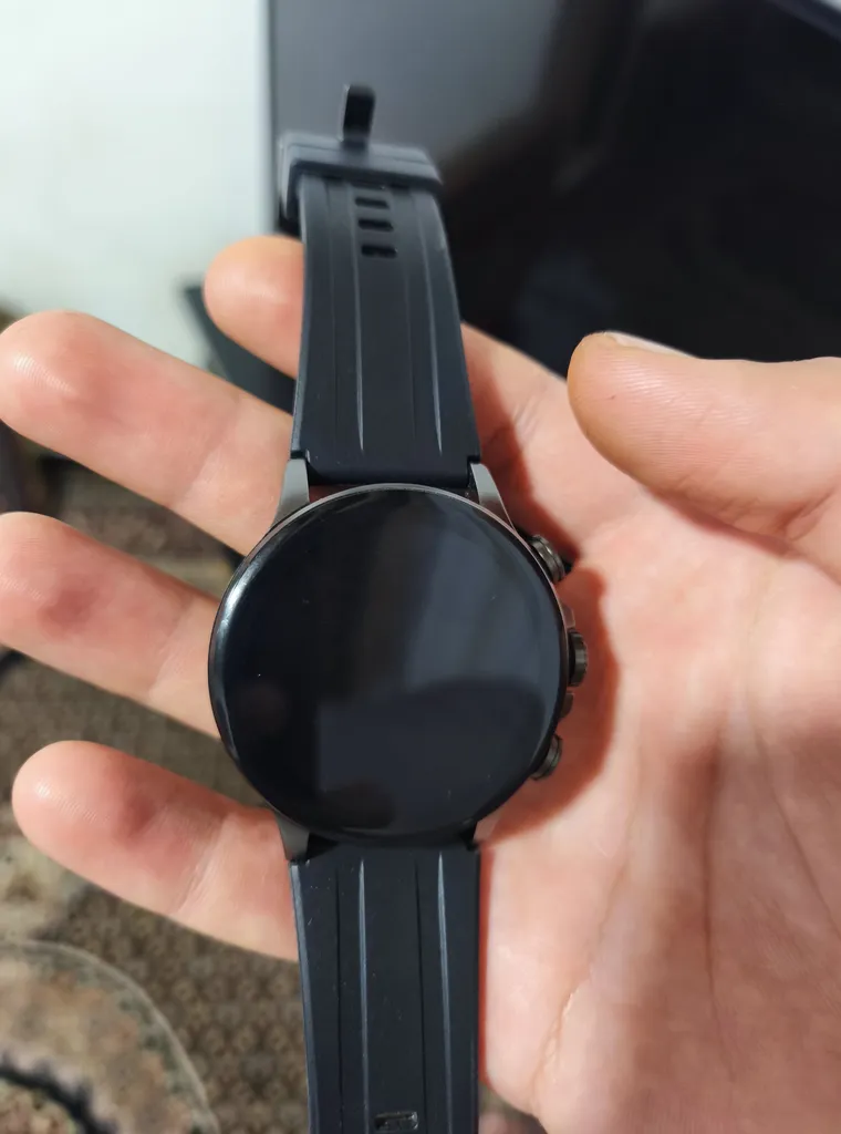 ساعت هوشمند گلوریمی مدل M2 MAX LTD دارای قابلیت های کنترل موسیقی (Music Player)، قابلیت مکالمه از طریق بلوتوث، قابلیت تغییر طرح ساعت یا تم، صفحه همیشه روشن (Always-on Display) بند سیلیکون