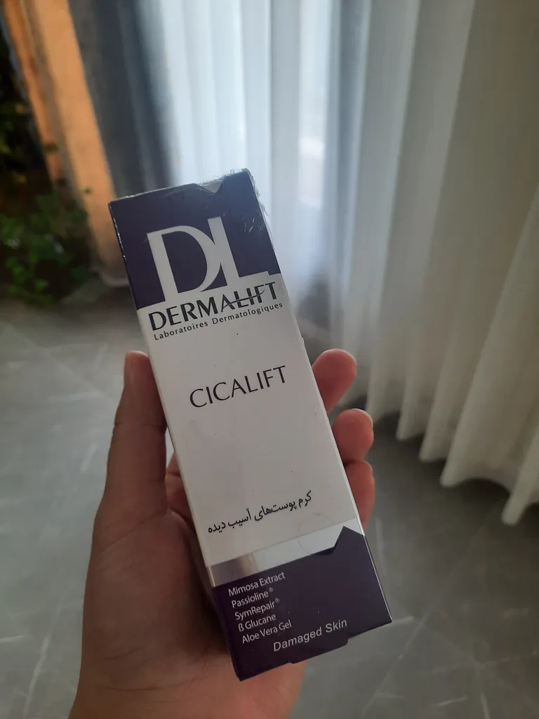 کرم ترمیم کننده پوست صورت درمالیفت مدل سیکالیفت مناسب پوست‌های آسیب‌دیده حجم 30 میلی لیتر