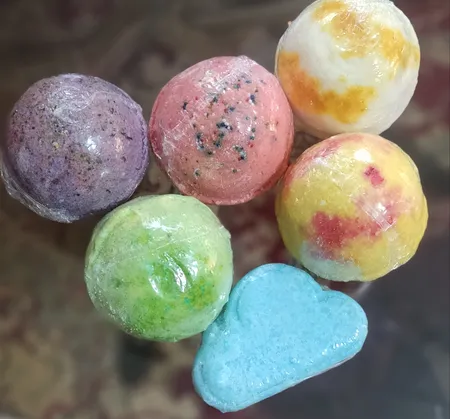 کوکتل نمک حمام اور مدل Mix Pedicure وزن 900 گرم بسته 9 عددی