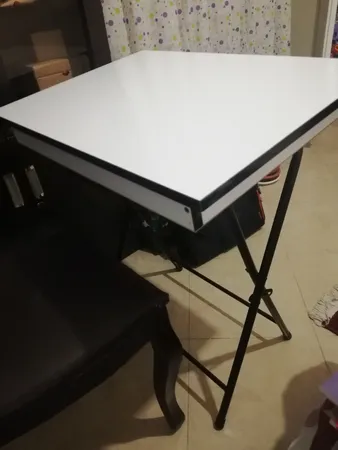 میز تحریر تاشو و تنظیم شو یاس سفید تک باکس دار