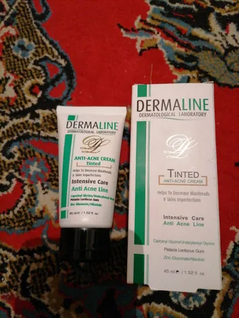 کرم ضد جوش درمالاین مدل Tinted حجم 45 میلی لیتر