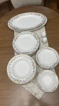 سرویس غذا خوری 28 پارچه چینی زرین ایران سری ایتالیا اف مدل گلستان درجه یک