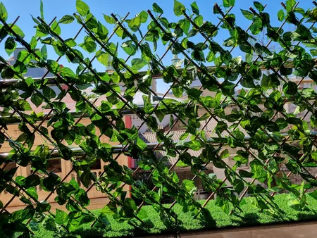 گل مصنوعی مدل پرچین آکاردئونی