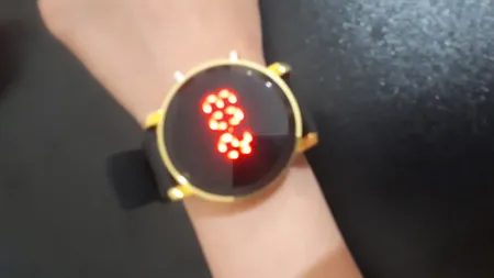 ساعت مچی دیجیتال دخترانه مدل Y1