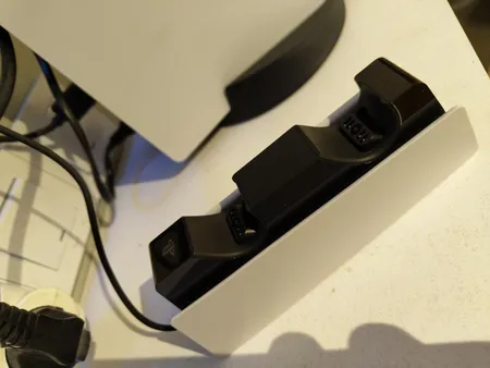 پایه شارژر دسته بازی پلی استیشن 5   مدل CFI-ZDS1