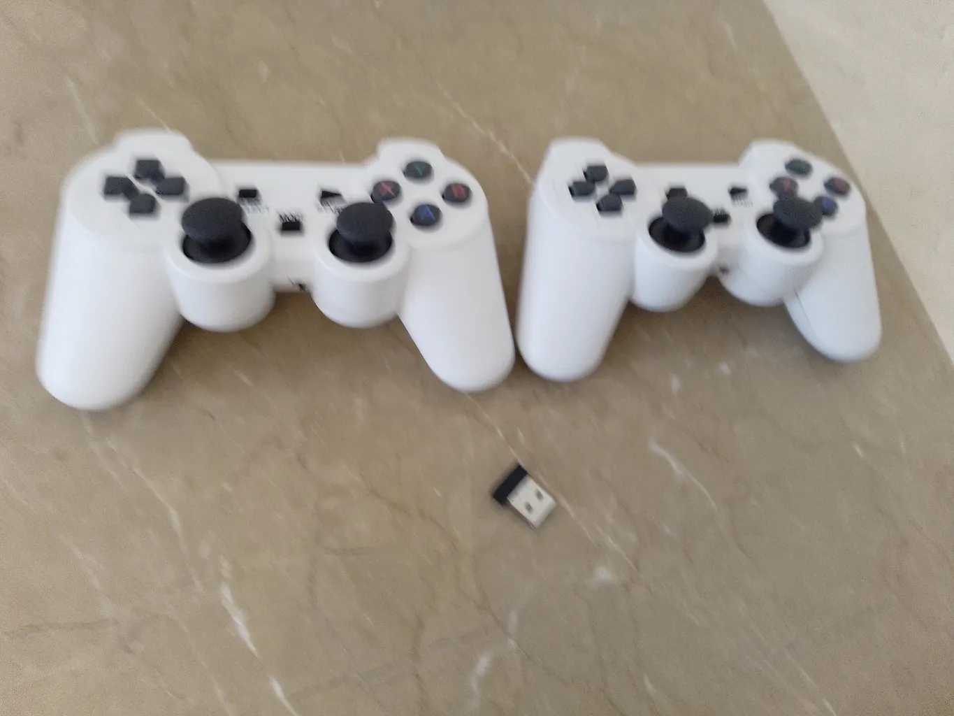 مینی ویدئو پروژکتور آیریور مدل S40 MAX به همراه دسته بازی