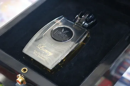 ادو پرفیوم مردانه فیکورس مدل Luxury Black حجم 80 میلی لیتر