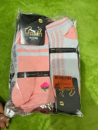 جوراب زنانه پاوین مدل توت فرنگی مجموعه 6 عددی