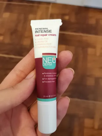 کرم تقویت کننده ناخن نئودرم سری Renewal مدل Intense حجم ۱۵ میلی لیتر