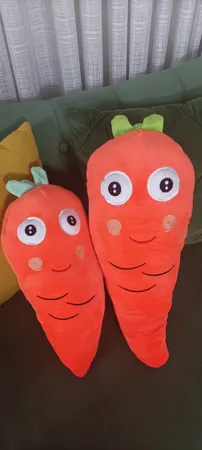 عروسک طرح هویج بالشتی مدل b1 ارتفاع 60 سانتی متر