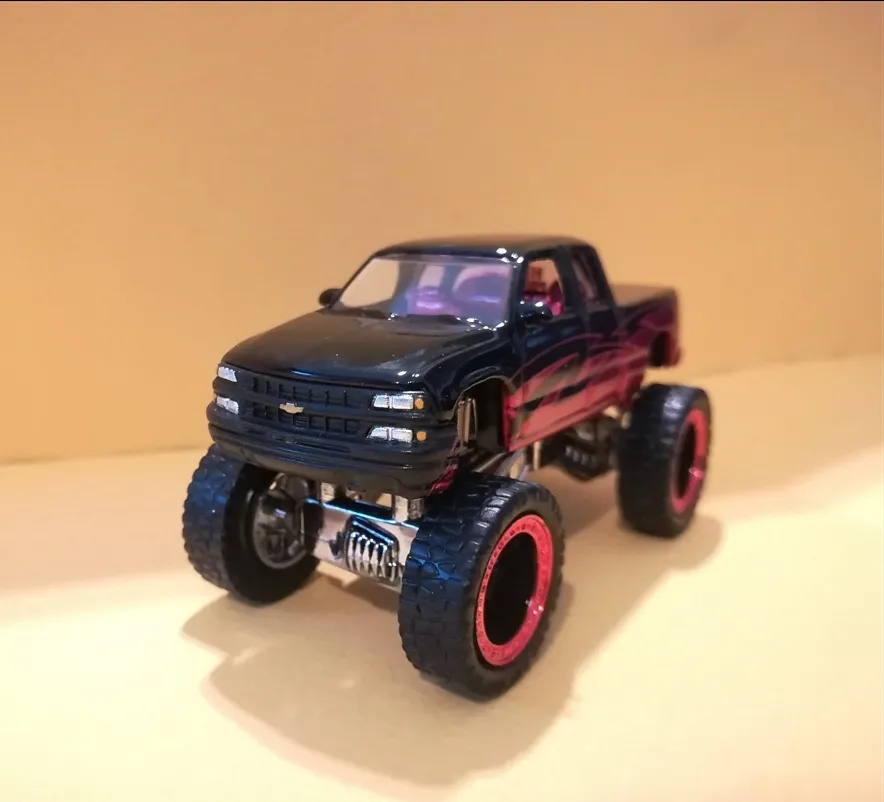 ماکت ماشین جادا مدل شورلت سیلورادو
