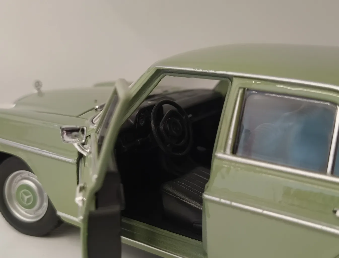 ماشین بازی ولی مدل MERCEDES BENZ 220