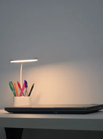 چراغ مطالعه مدل شارژی کد Q208