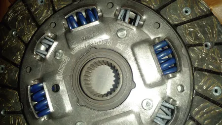 دیسک و صفحه و بلبرینگ ایساکو مدل 0670300612 مناسب برای پیکان