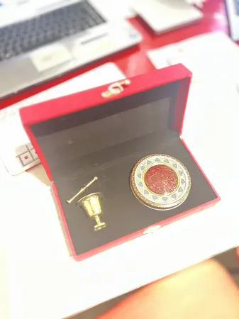 ظرف زعفران مدل مخمل به همراه هاون و خاتم