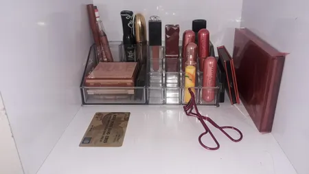 استند لوازم آرایشی مدل Ro01