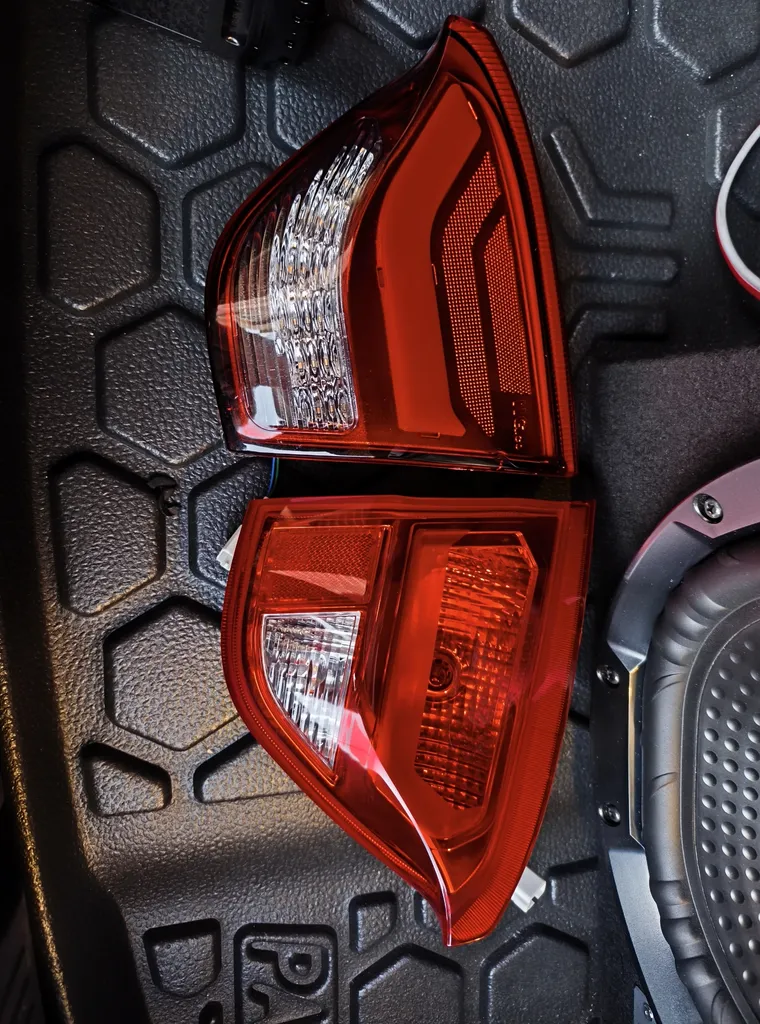 چراغ خطر عقب نورگستر مدل پلاس مناسب برای کوئیک بسته 2 عددی