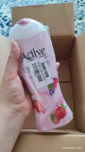 شامپو صورت و بدن کرمی اسکراب اکتیو با رایحه توت های جنگلی وزن 400 گرم
