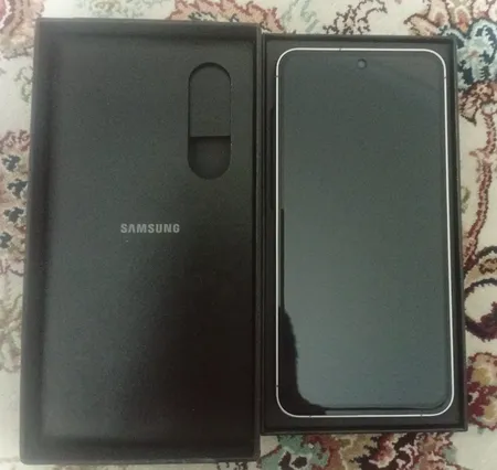 گوشی موبایل سامسونگ مدل S24 FE دو سیم کارت ظرفیت 256 گیگابایت و رم 8 گیگابایت - ویتنام - به همراه شارژر 25 وات سامسونگ