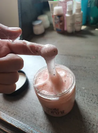 اسکراب لایه بردار پوست ترتیو مدل توت فرنگی شی باتر وزن 320 گرم