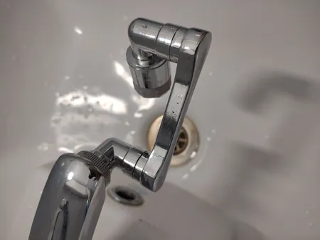 سرشیر آب مدل چرخشی مفصل دار بازویی برنجی 360