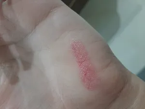 تجریه خرید بالم مرطوب کننده لب هیدرودرم مدل STRAWBERRY DELIGHT