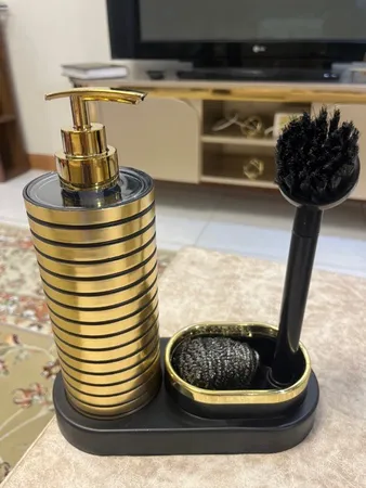 پمپ مایع ظرفشویی مدل گیلبرت به همراه فرچه و سیم طرفشویی