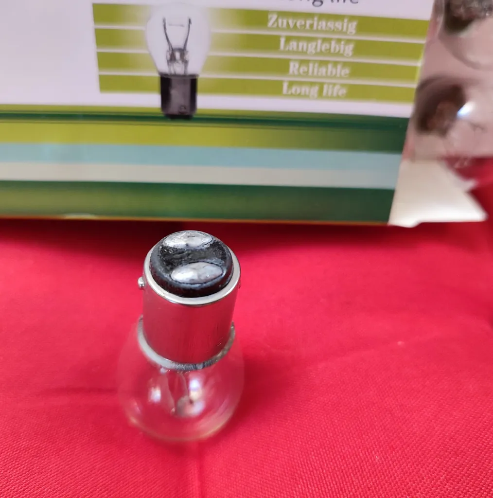 لامپ چراغ عقب خودرو مدل 21.5W دو کنتاکت بسته 10 عددی