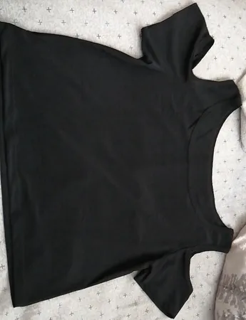 کراپ‌تاپ زنانه مدل سرشانه باز