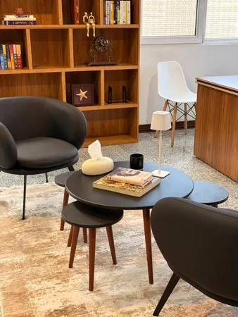 میز جلومبلی مدل لیون کد P-23 مجموعه چهار عددی