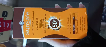 کرم ضدآفتاب و آنتی‌آکنه رنگی سان‌سیف مدل SPF50، مناسب پوست‌های چرب، حجم 50 میلی‌لیتر