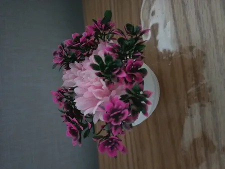 گلدان به همراه گل مصنوعی مدل سه گلی k16