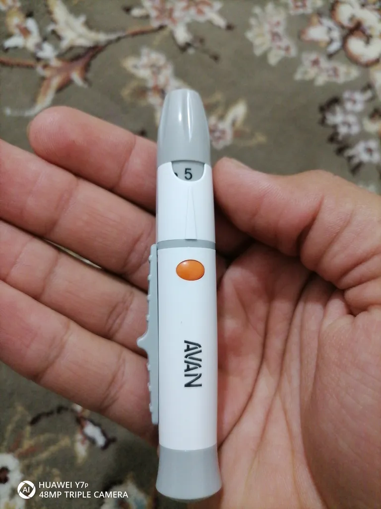 دستگاه تست قند خون آوان مدل AGM01 به همراه 10 عدد نوار تست قند خون