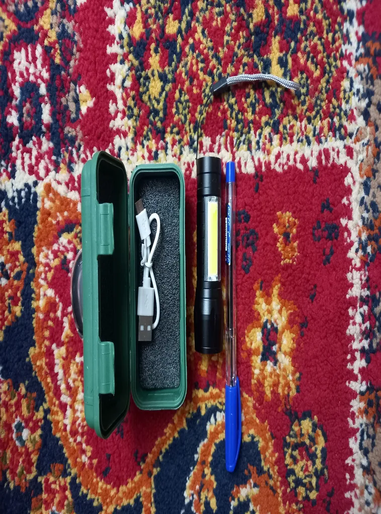 چراغ قوه دستی مدل UV filtering با نور بنفش