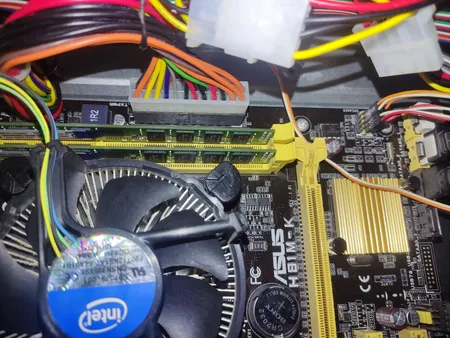 رم دسکتاپ DDR3 تک کاناله 1600 مگاهرتز CL11 کینگستون مدل KVR1600D3N9/8G ظرفیت 8 گیگابایت