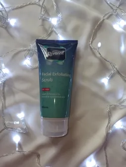 اسکراب لایه بردار پوست رینوزیت مدل Oil and Free حجم 200 میلی لیتر