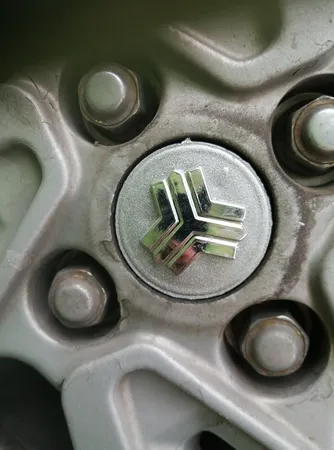 در پوش وسط رینگ خودرو چیکال مدل M-7 مناسب برای کوئیک بسته 4 عددی