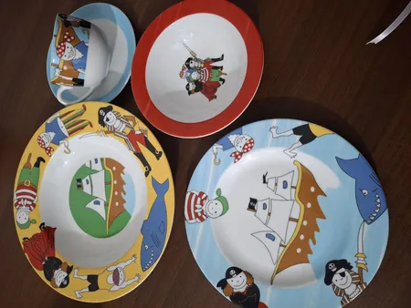 سرویس غذاخوری 5 پارچه کودک چینی زرین ایران مدل پایرت درجه عالی