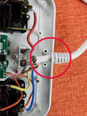 چندراهی برق و محافظ ولتاژ مدل T18