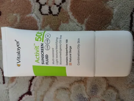 کرم ضد آفتاب رنگی ویتالیر SPF 50 مدل Activit ‌مناسب پوست‌های چرب حجم 50 میلی‌لیتر
