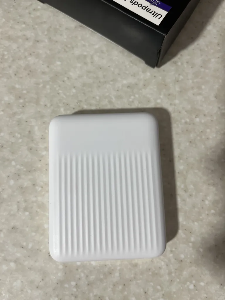 پاوربانک موماکس طرح مگ سیف مدل 122 ظرفیت 5000 میلی آمپر ساعت