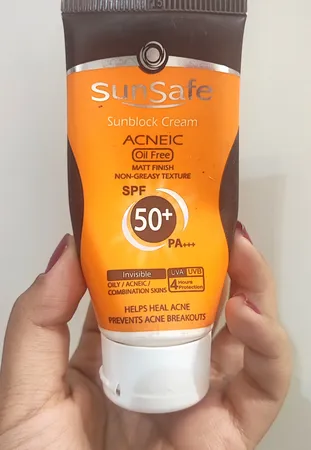 کرم ضدآفتاب و آنتی‌آکنه رنگی سان‌سیف مدل SPF50، مناسب پوست‌های چرب، حجم 50 میلی‌لیتر