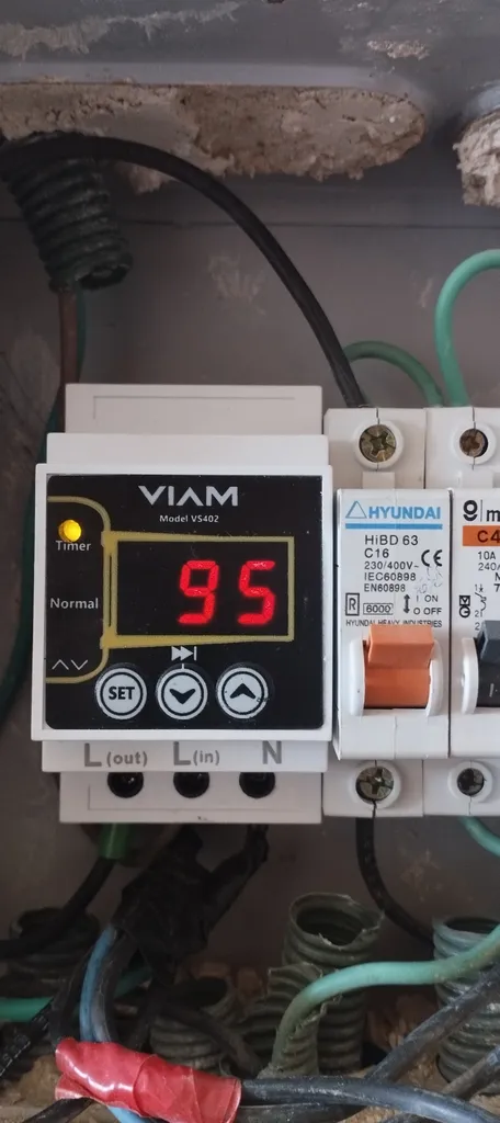 محافظ ولتاژ مرکزی ویام مدل VS402