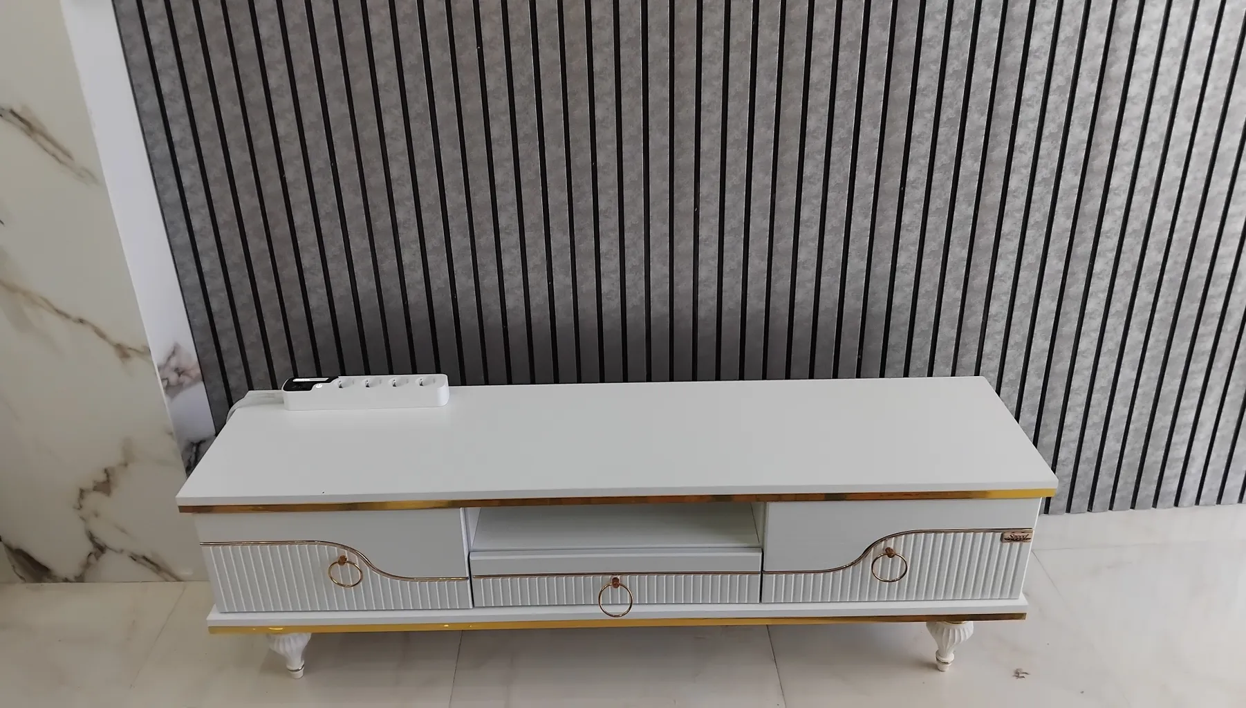 میز تلویزیون بیتلی مدل دکومبل کد 205