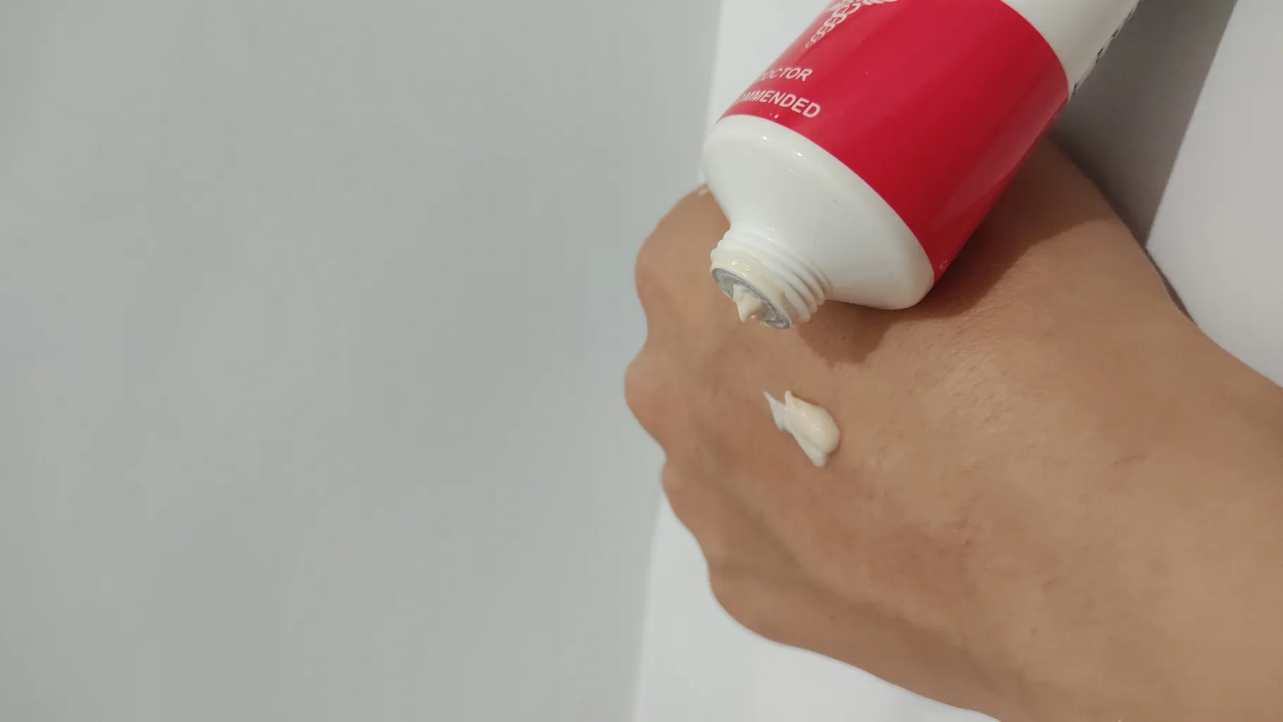 کرم ترمیم کننده دکتر کامکار مدل کامودرم حجم 50 میلی لیتر