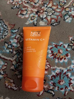 کرم روشن کننده نئودرم مدل Vitamin C Plus حجم 50 میلی لیتر